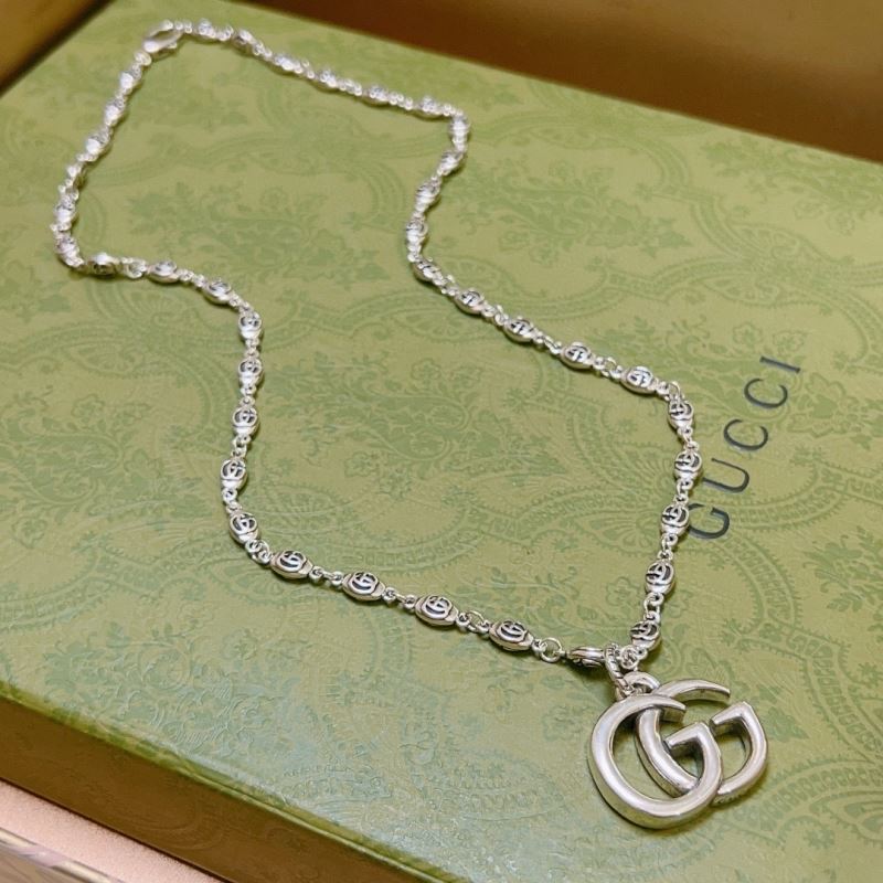 G*u*i necklaces